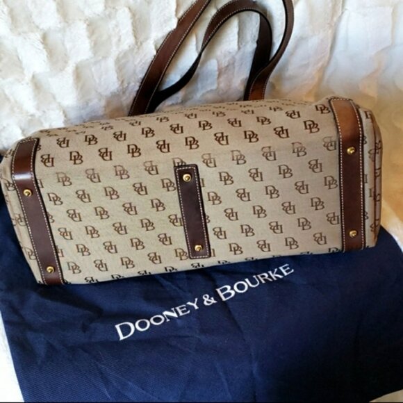Dooney & Bourke Vintage Anniversary Signature Medium Tote & Pouch - Picture 4 of 12
